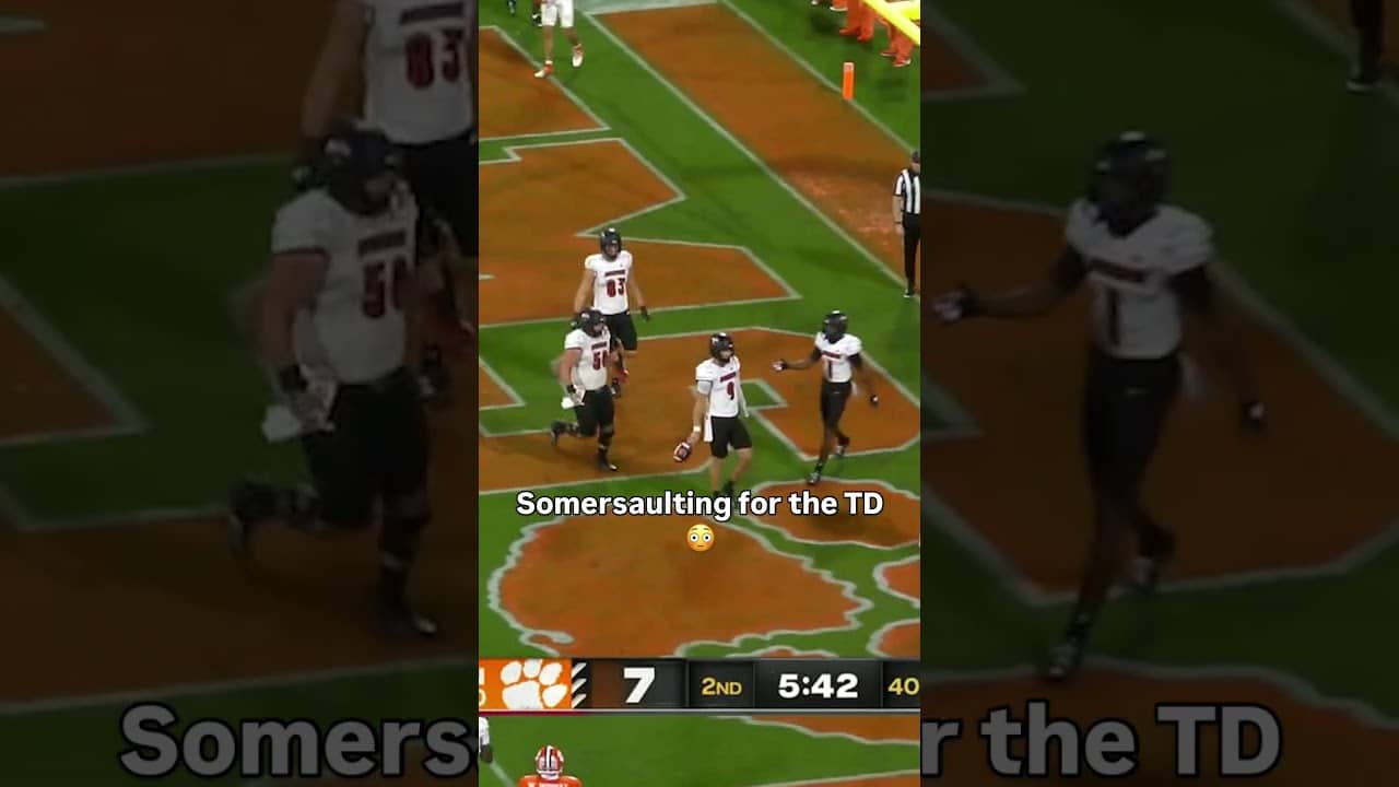 This play is unbelievable 🔥 #louisville #accfootball #collegefootball