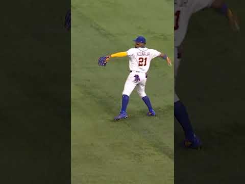 Ronald Acuña Jr. wanted Juan Soto to test his arm 😂