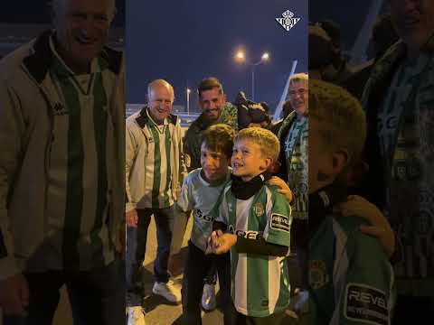 ¡AMBIENTAZO en los aledaños! #shorts #realbetis