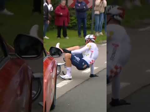A close call for Florian Dauphin 😮 F1 reactions from the Ineos Grenadiers team car.