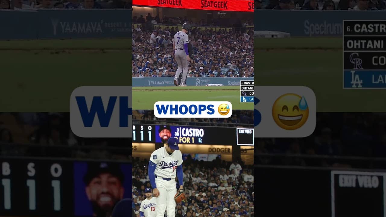 Shohei Ohtani bows to Freddie Freeman after he keeps pickoff throw from getting away 😂 (Dodgers)