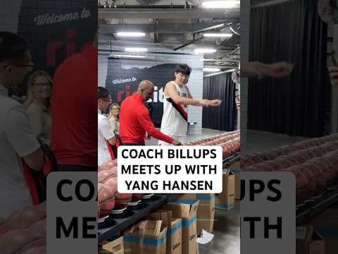 Coach Billups meets up with Gang Hansen during his autograph session