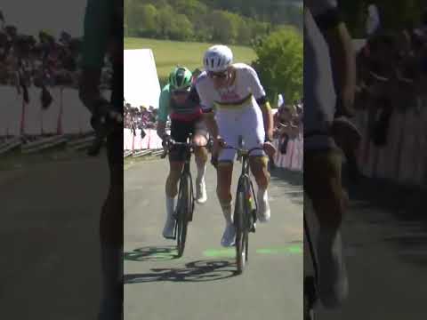 “THEY’RE ON ANOTHER PLANET!” 🚀🪐Tadej Pogacar attacks HARD on La Redoute but Paul Seixas can follow 😮