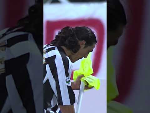 Iconic Camoranesi moment: guitar time 🎸 | #fiorentinajuventus #seriea #football