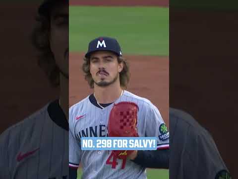 Salvador Perez leaves no doubt about this one 😤