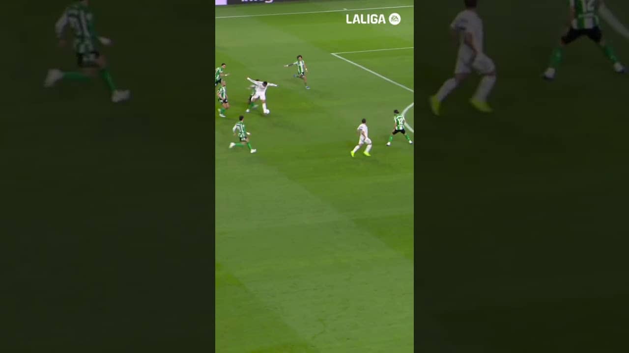 Sofyan Amrabat vs Kylian Mbappé 😉🔥 #LaLigaHighlights