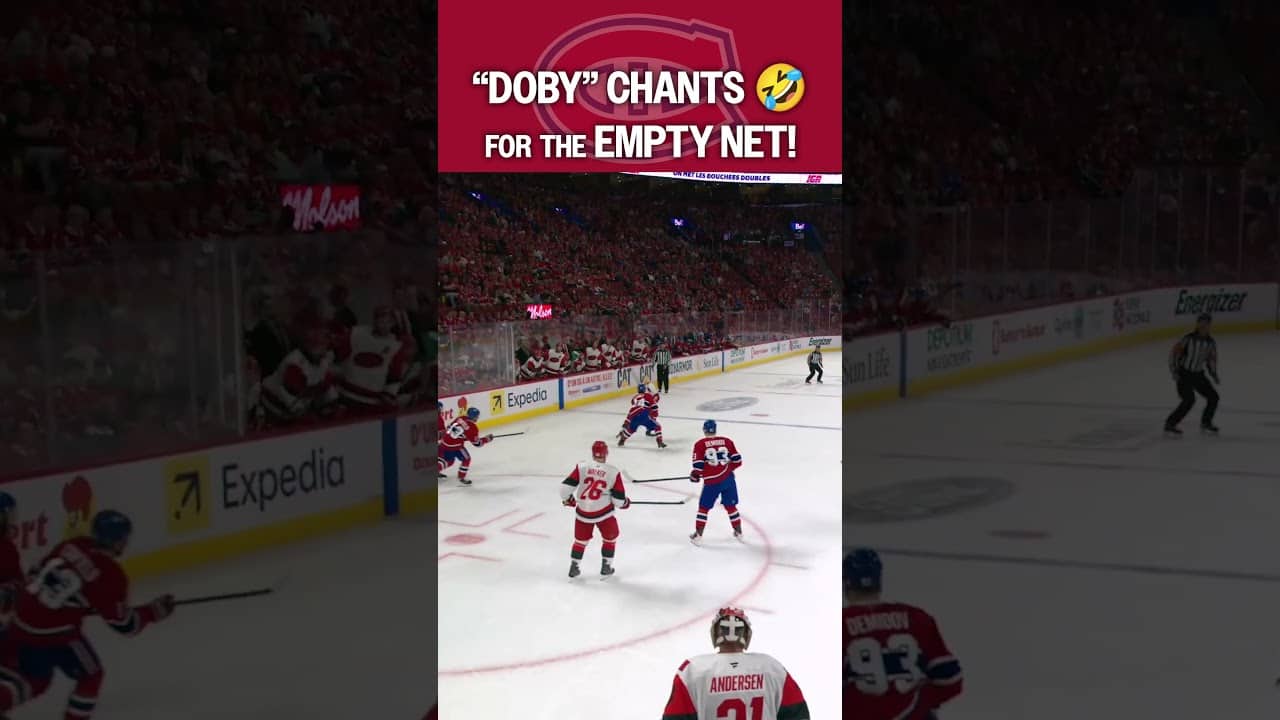 Dobes even gets cheers on the BENCH! 🤣