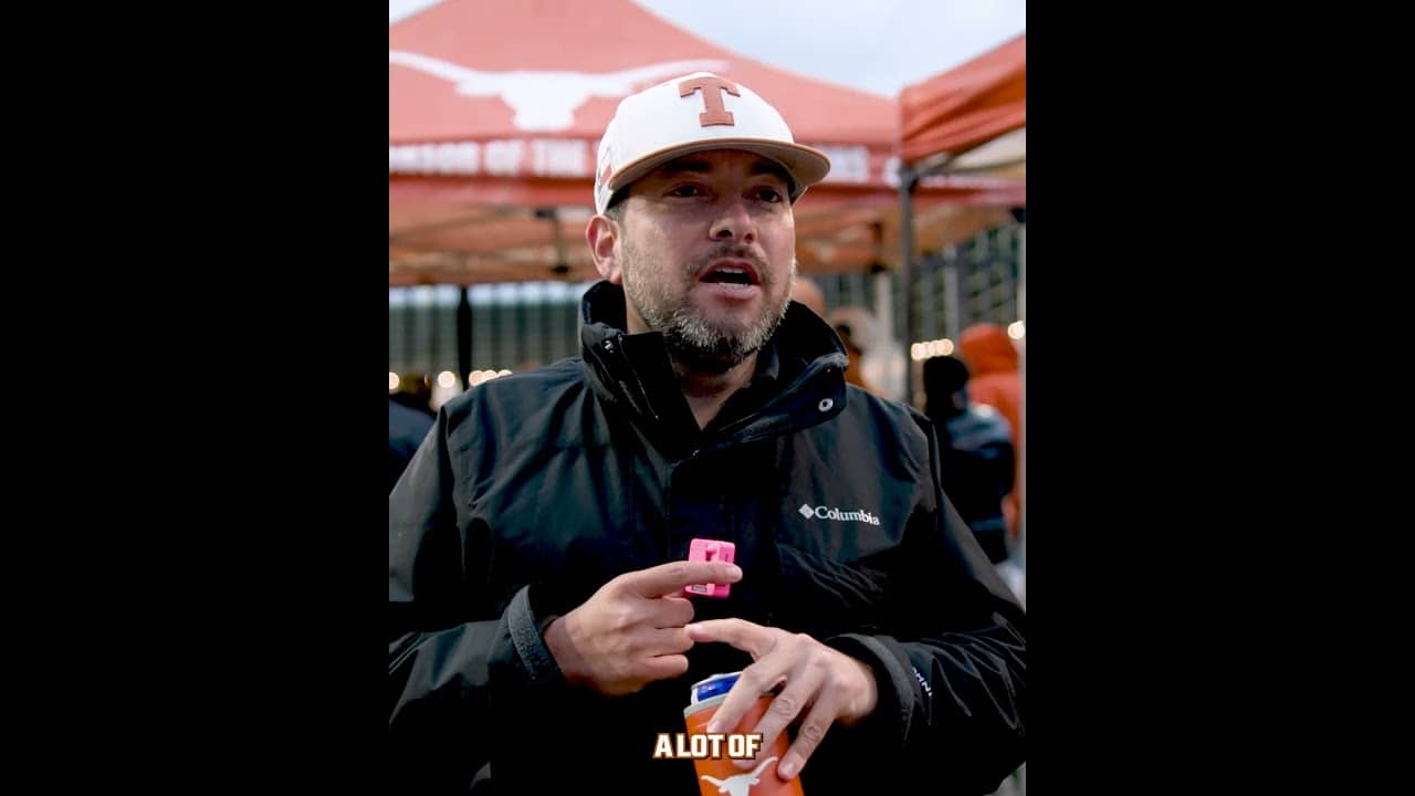 These Texas Baseball fans are DEDICATED 😤