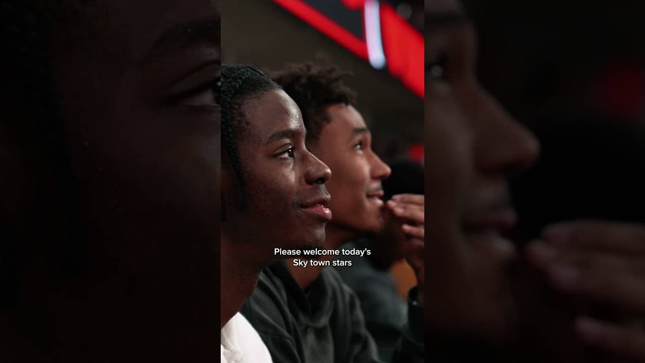 Hoopers watching hoopers ⛅️ Our new rookies pulled up to Sky-Aces at the UC #nba #wnba #chicagobulls