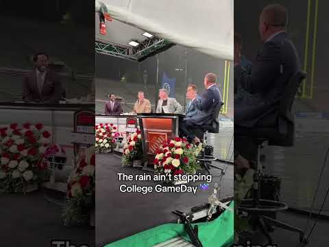 Good vibes despite the weather from the Rose Bowl 👏