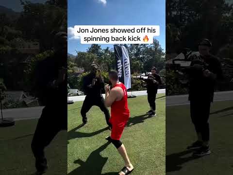 Jon Jones was too casual with it 😅 (via yagubov_jr/IG)