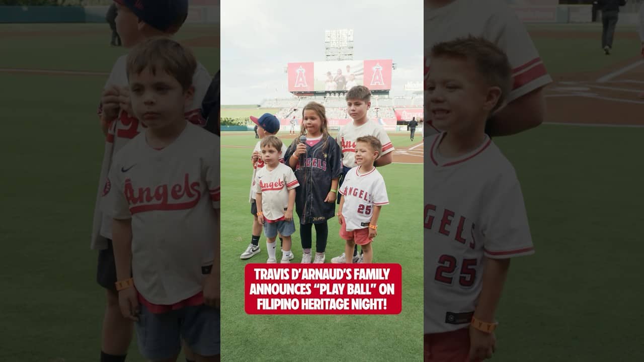 Travis d’Arnaud’s Family Makes “Play Ball” Announcement 🎤