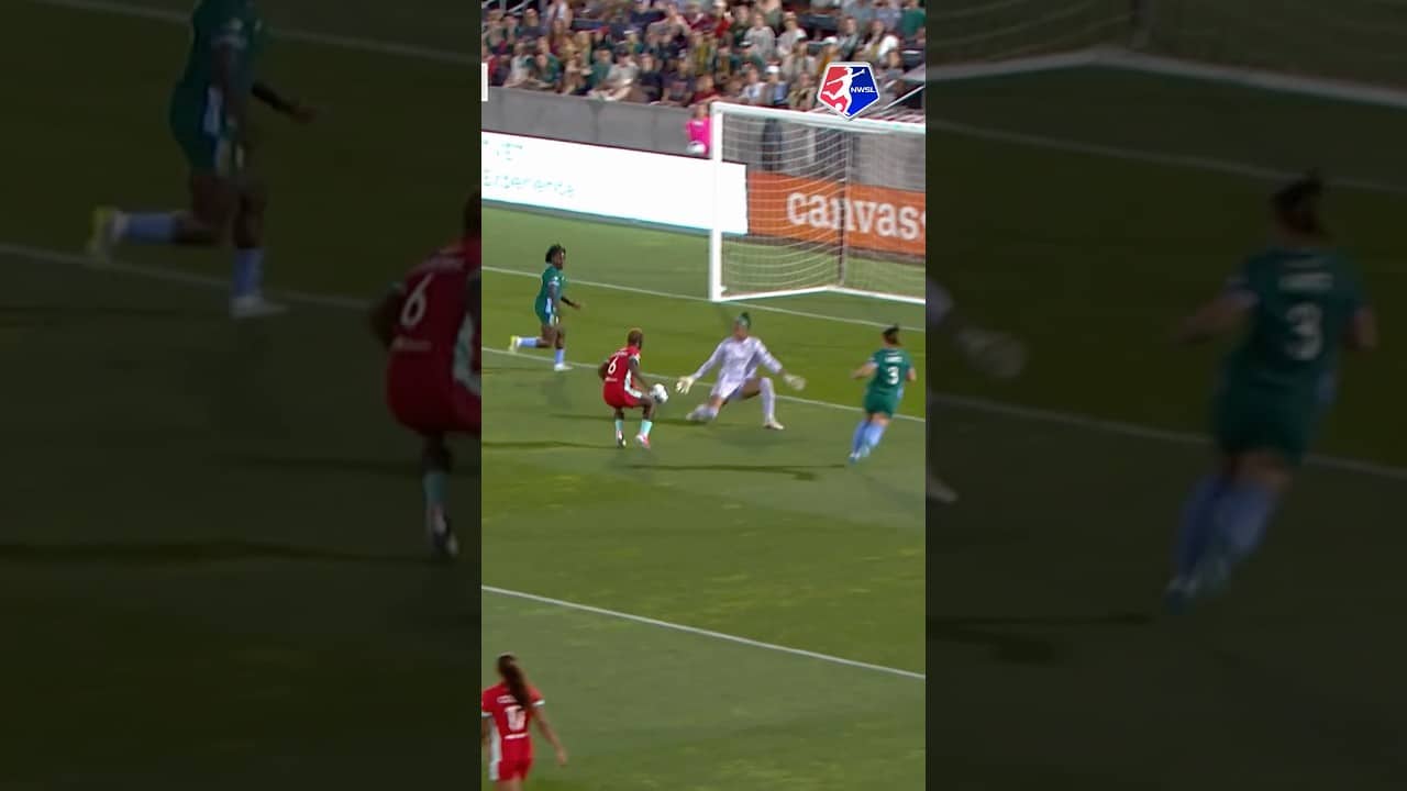 Last line of defense. Perfectly timed. 🧱 Ayo Oke🔥 #nwsl #soccer #football