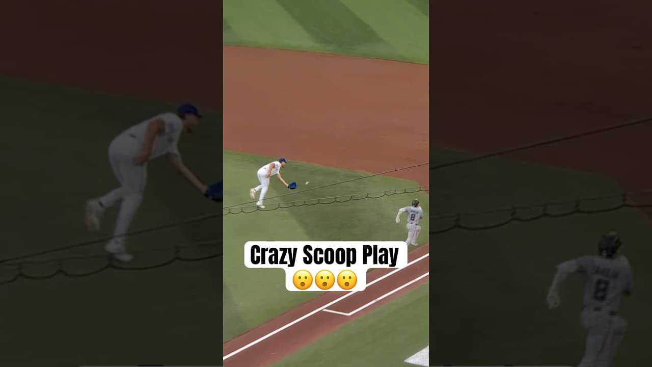 Trey Yesavage makes an incredible scoop play for the out 😤 #MLB #BlueJays