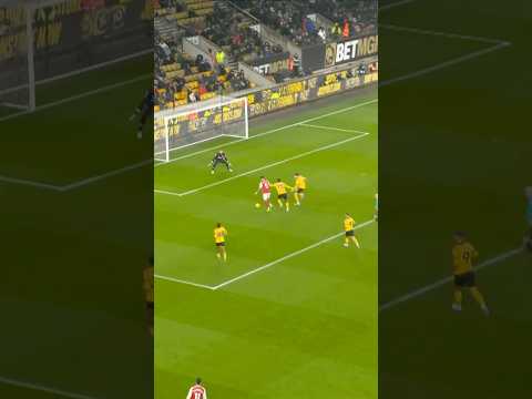 HINCAPIE SCORES FIRST ARSENAL GOAL!