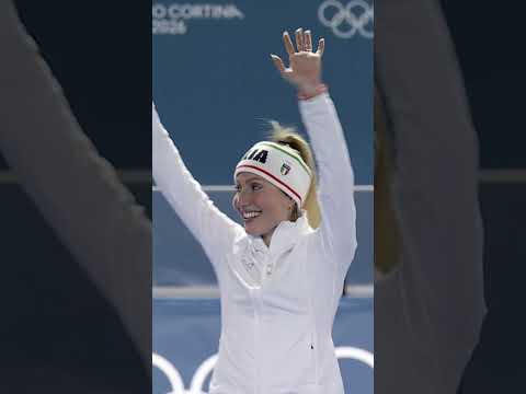 Francesca Lollobrigida receives her gold medal after HISTORIC performance 🥇👏