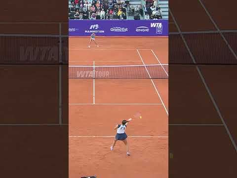 Emma Navarro sets up the drop shot to secure the break in the first set 👀 #wta #IS26 #tennis