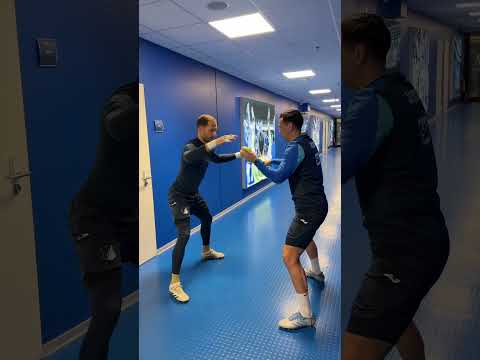 Wie beim Tennis: Der Ball darf nicht ins Netz 🎾 #Hoffenheim #OliverBaumann