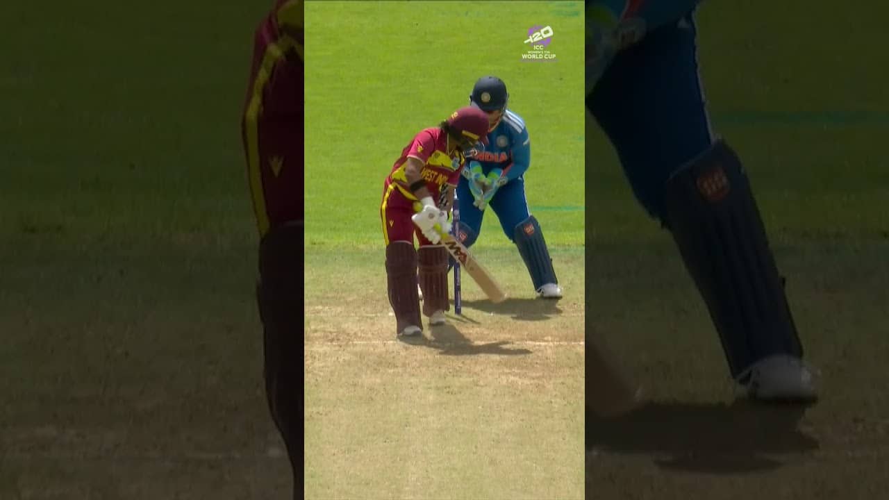 Another top-class delivery from Shreyanka Patil gets the job done 😍