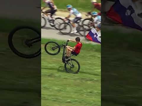 Some neat wheelie skills beside the Tour of Slovenia 🤯