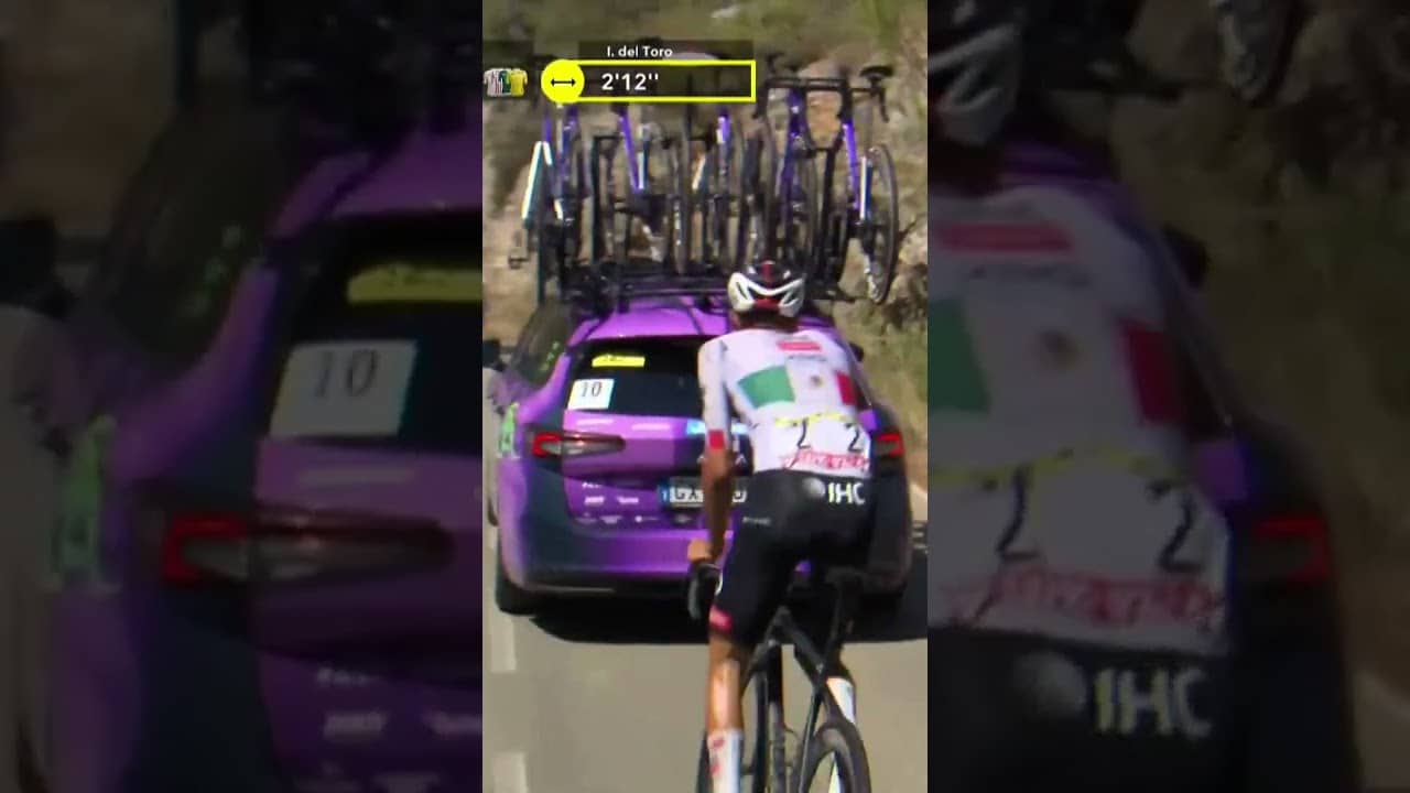 Bike change for Del Toro! 😳 The Mexican weaves between the team cars – far too close for comfort!