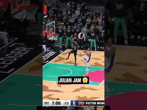 OH MY JUUUU 🫣  #spurs #nba #julianchampagnie #dunk
