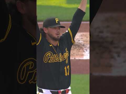 Bryan Reynolds takes a home run away from Shohei Ohtani! 🤯