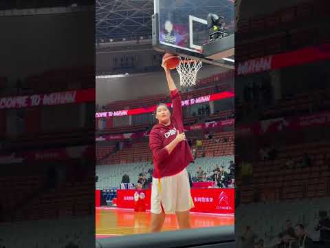 Imagine doing your stretches off the backboard 😳 #FIBAWWC