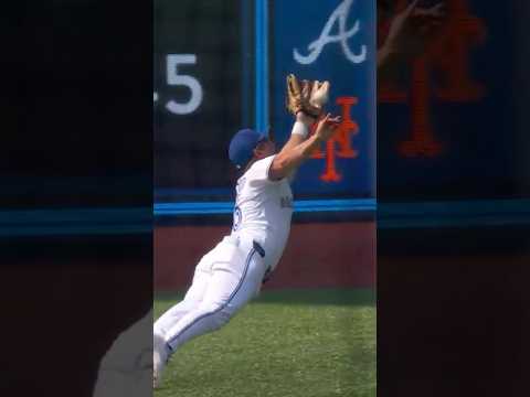 DIVING DAVIS 😳👨🏻 #MLB #Toronto #BlueJays #DavisSchneider