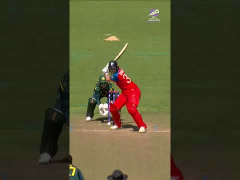Alana King works her magic to remove Nat Sciver-Brunt 👌