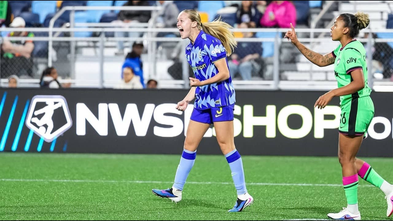 GOAL: Curry and Dahlien connect to double Reign FC's lead