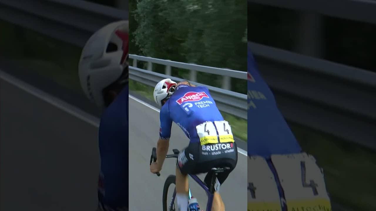 Keeping cool! 🧊😎 Jonas Geens grabs a huge block of ice at the Giro to cool down on Stage 18!