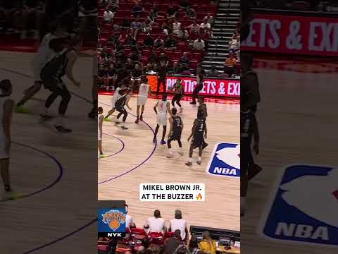 Mikel Brown Jr beats the 3Q buzzer with the 3