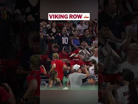 The viking row made its way to Fenway Park 🇳🇴