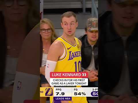 Luke Kennard checks in for his first Lakers game 👀