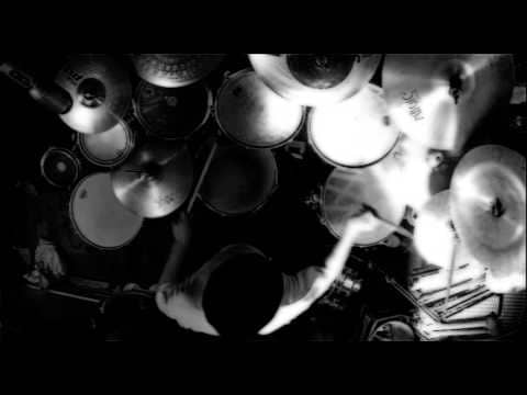 KingsVision´s Louis warming up on his drumkit