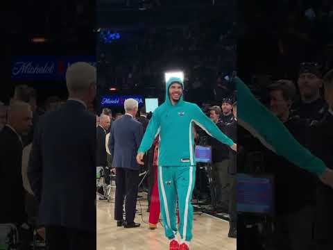 LaMelo Ball shows love to Walt Frazier and Spike Lee at MSG!