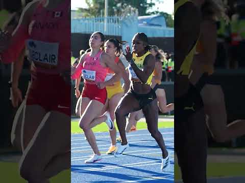 Elaine Thompson-Herah rolling back the years to anchor team Jamaica to 4x100m GOLD #worldrelays