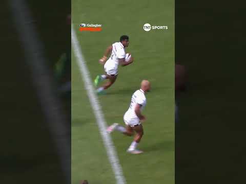 Gliding past defenders! 🔥
