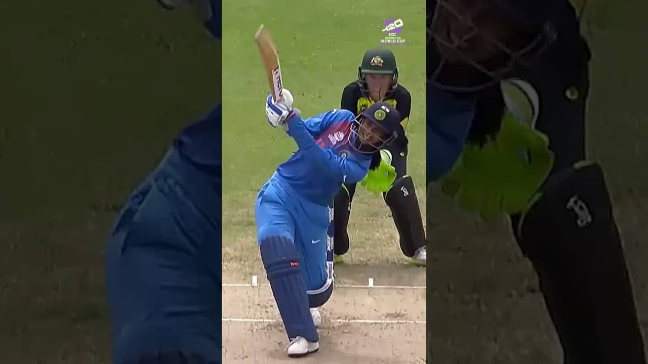 A cricketing royalty in action is Smriti Mandhana 👑