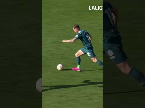 Latigazo desde fuera del área 💥¡Aquí estamos y somos el 𝐆𝐋𝐎𝐑𝐈𝐎𝐒𝐎! #CeltaAlavés #LaLigaHighlights