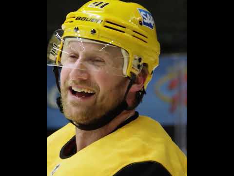Stamkos is mic'd up for Global Series practice 🎤