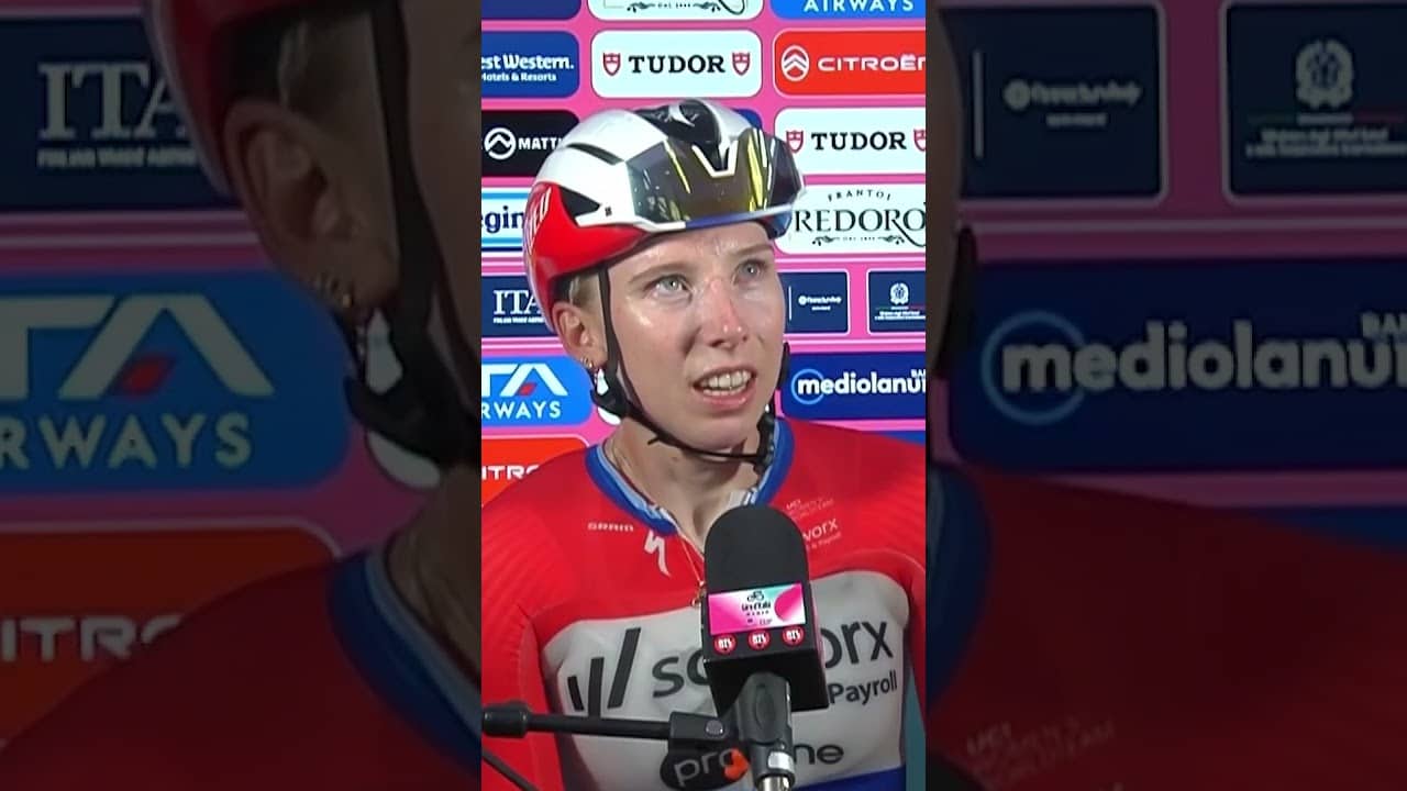Lorena Wiebes praised her team as they navigated the chaos of Stage 1 to take the Maglia Rosa! 🩷
