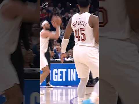 👌 Max caps a HUGE third quarter! #LetEmKnow #Cavs #MaxStrus #NBA #Shorts