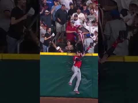 WHAT A CATCH 🫢 TRAYCE THOMPSON BRINGS IT BACK!