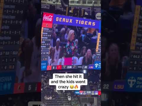 Kim Mulkey hit the 6-7 🤣 (via andrechampagnee/X)