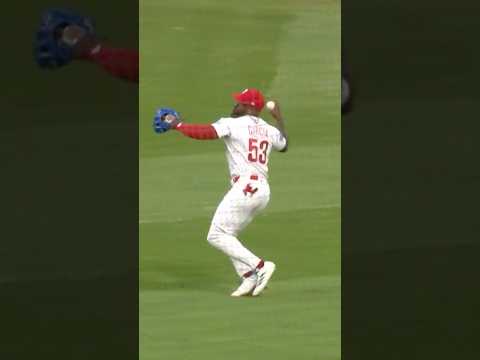 WHAT A THROW BY ADOLIS GARCÍA 😮