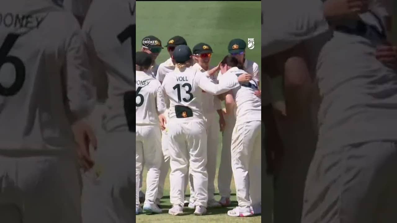 One of the all-time great first Test wickets 😍 #AUSvIND