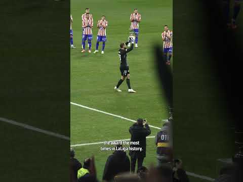Oblak introduced his six Zamora Trophies as Atlético goalkeeper