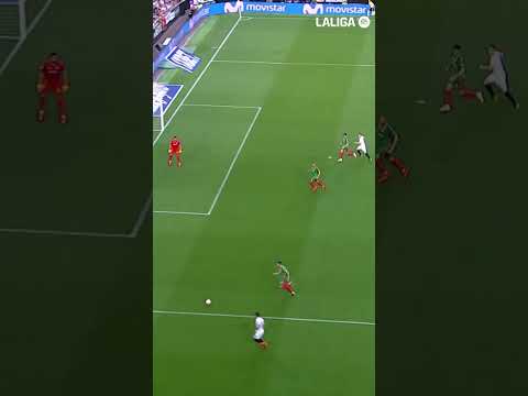 Kevin Gameiro, with his header 🇫🇷| VALENCIA CF